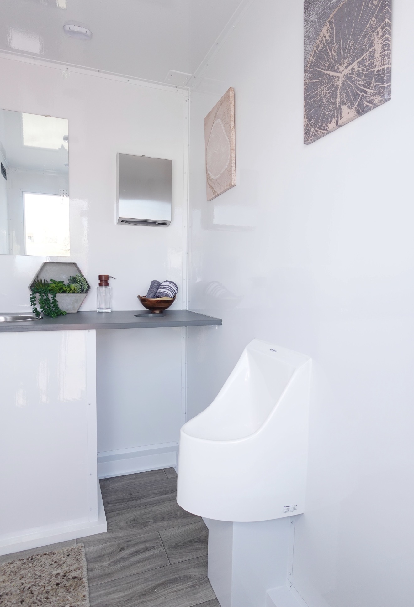 4-Stall High-Capacity Luxury Unit restroom trailer
